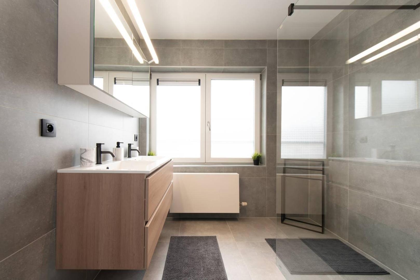 Luxueus, Ruim Appartement Op 350M Van Het Strand Ostende Kültér fotó